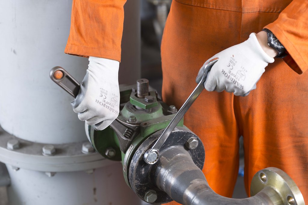 Monter mechaniczny – instalacja systemów przenośników