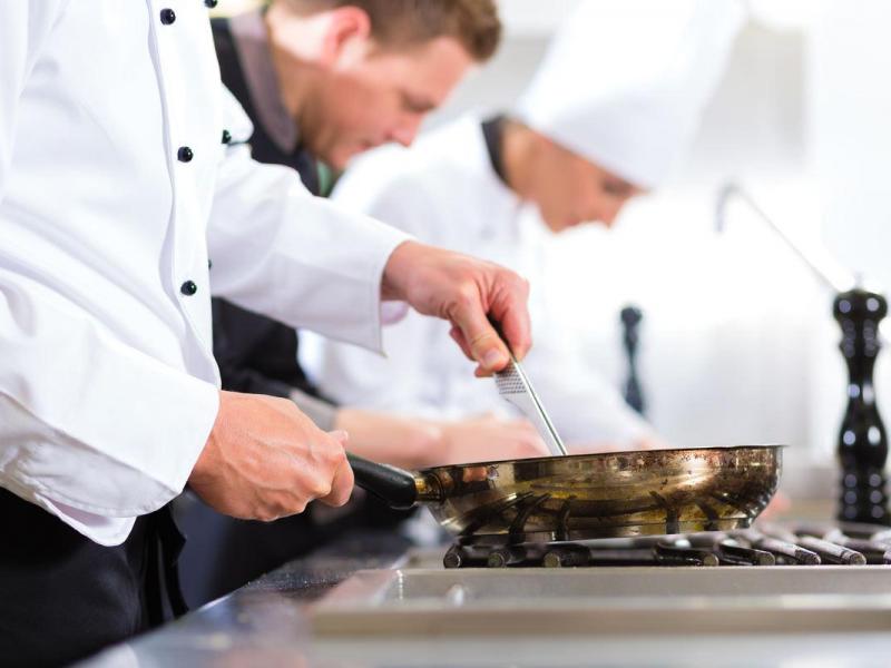 Kucharz i pomoc kuchenna w restauracji – Sztokholm