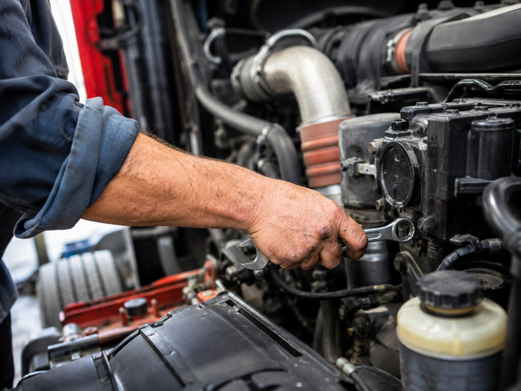 Mechanik samochodów ciężarowych Scania na Wyspach Owczych